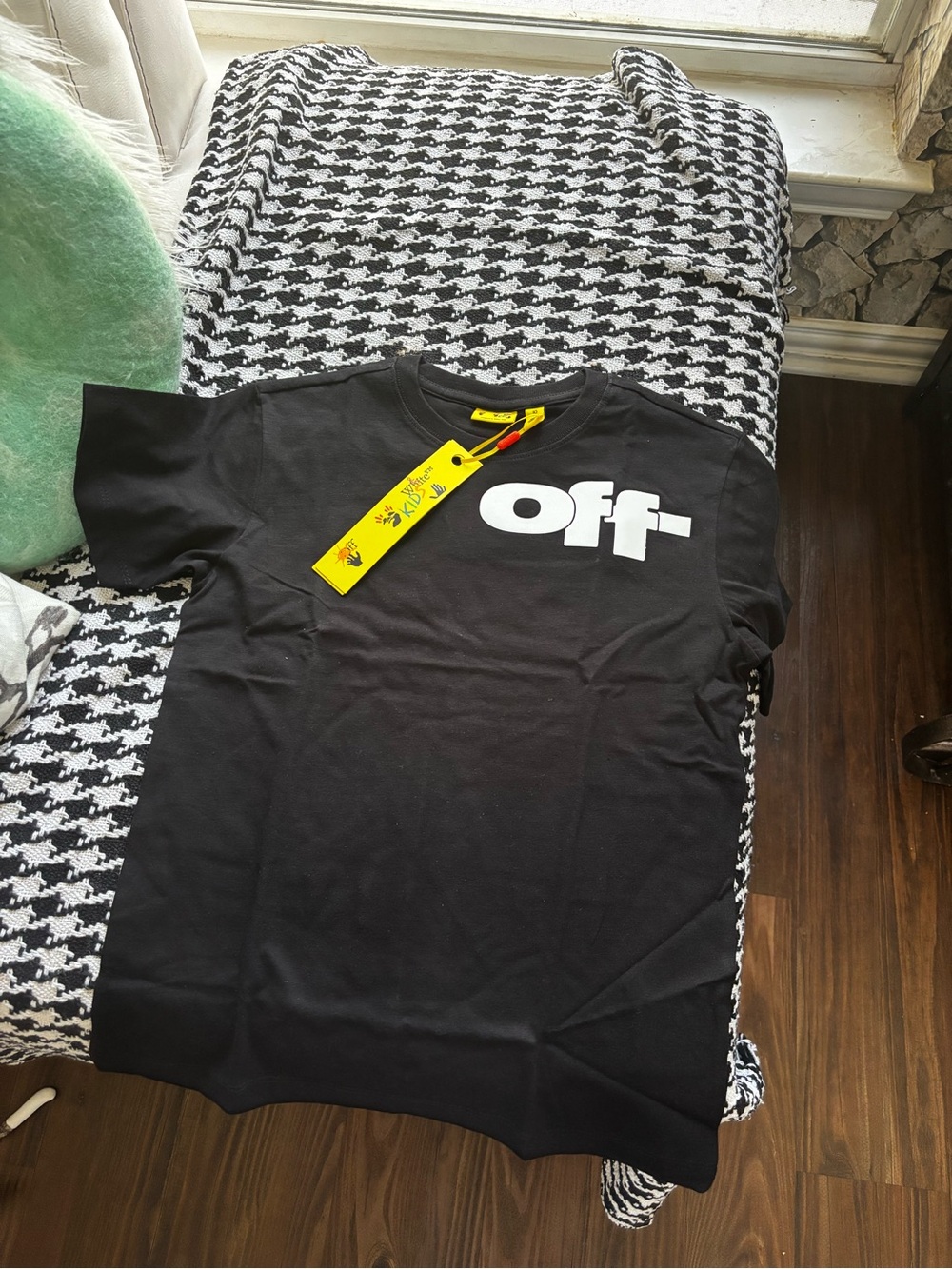 🖤🤍🖤 Off-White Black Short Sleeve Tee with White "Off" Logo